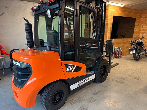 Doosan D35C-9 3 of 5