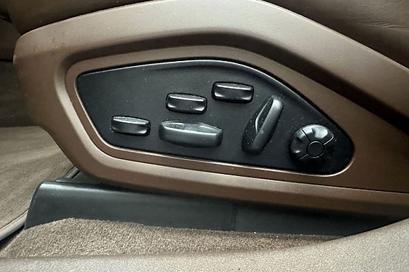 Porsche Taycan 19 of 30