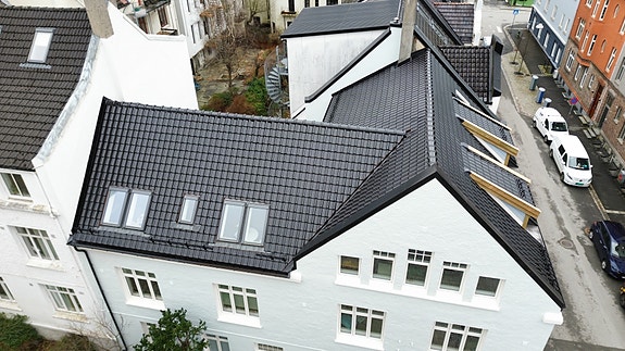 Her har vi lagt nytt tak i Hollandsk glasert takstein