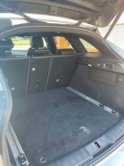 Jaguar F-PACE 12 of 28