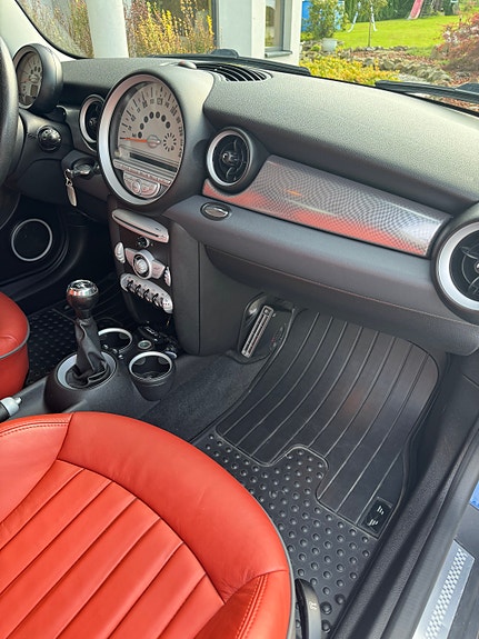 MINI Cooper S 15 of 30
