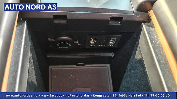  12v og usb uttak i midtkonsoll