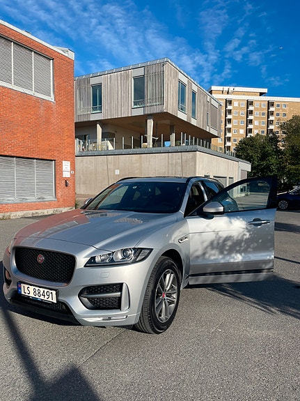 Jaguar F-PACE 4 of 28