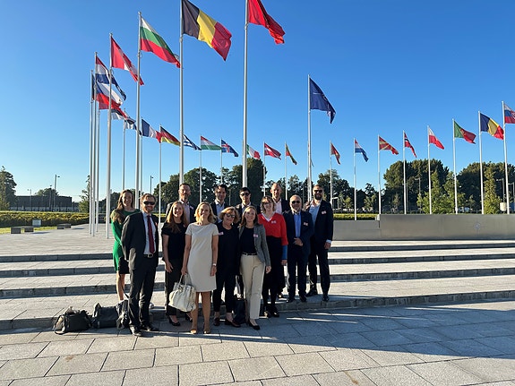 Komavdelingen i NHO på besøk i Brussel.