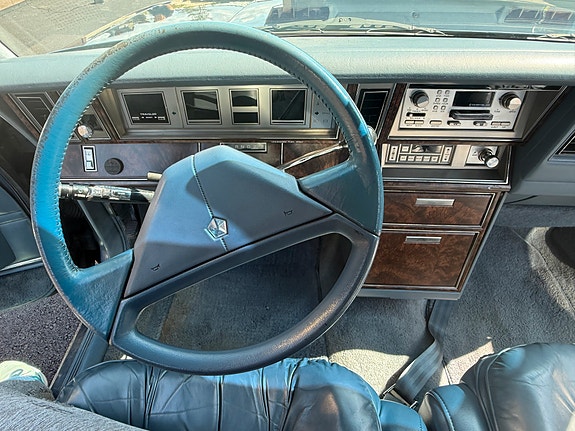 Chrysler New Yorker 13 of 23