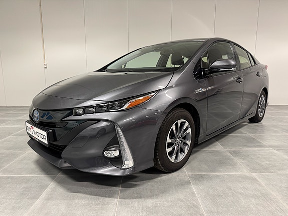 Toyota Prius Plug-in Hybrid 11 of 30
