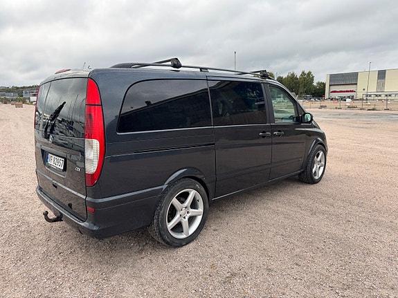 Mercedes-Benz Viano 7 of 30