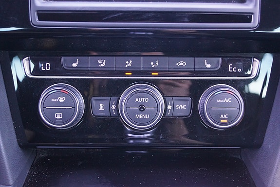 Volkswagen Passat 28 of 30