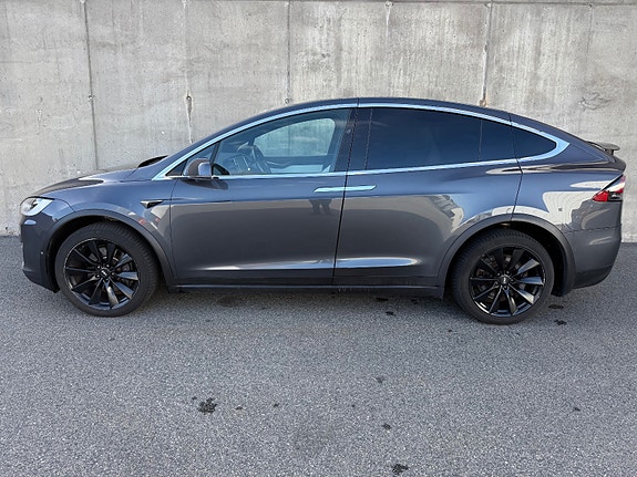 Tesla Model X 4 of 5