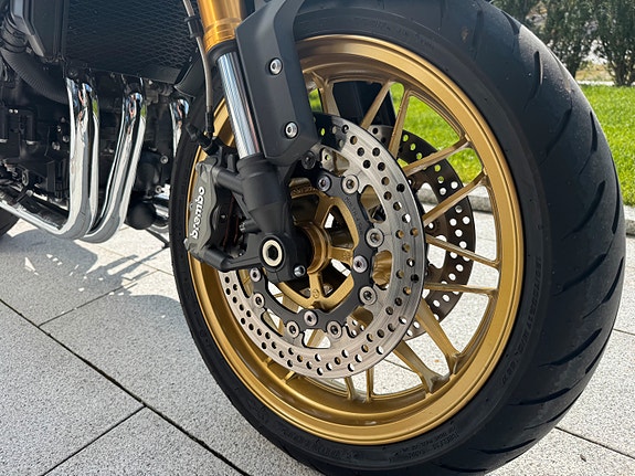 Kawasaki Z 900 RS 9 of 14