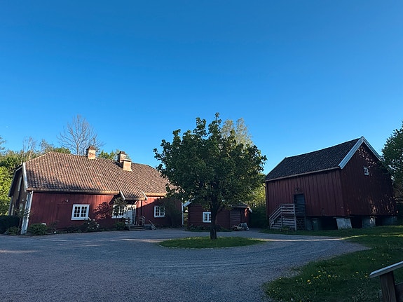 Hovedbygget, Bryggerhuset og Stabburet