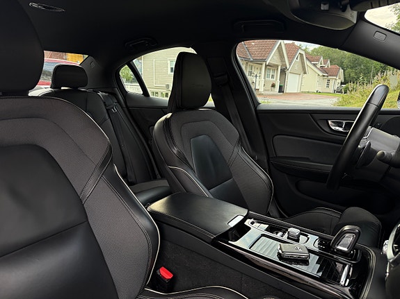 Volvo S60 26 of 30