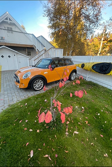 MINI Cooper S 2 of 5