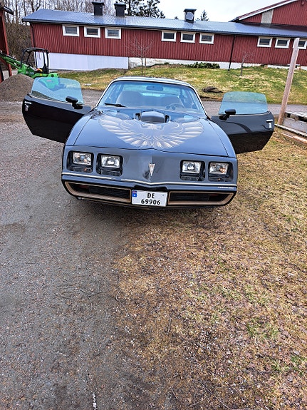 Pontiac Trans Am 2 of 5