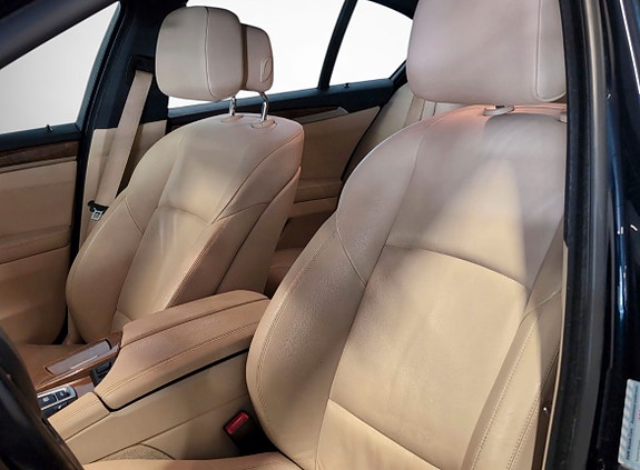 BMW 523i 27 of 30