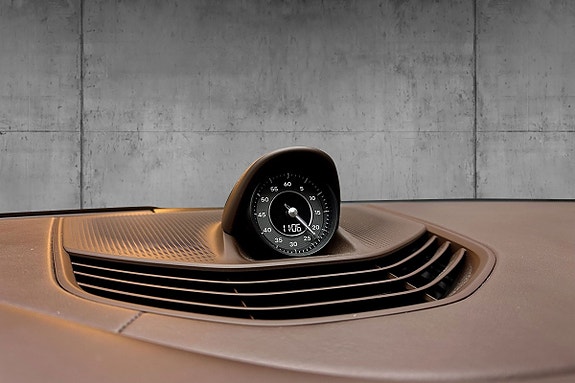 Porsche Taycan 18 of 30