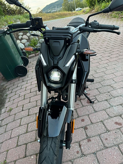 VOGE 125 R 2 of 6