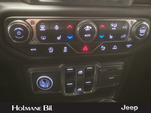 Jeep Gladiator 14 of 30