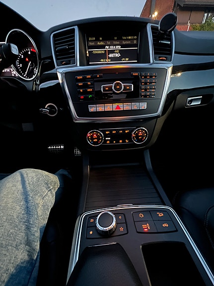 Mercedes-Benz ML250 16 of 26