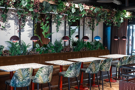 Vår spiseri avdeling med meny fra fra vår egen Fish & Cow restaurant.