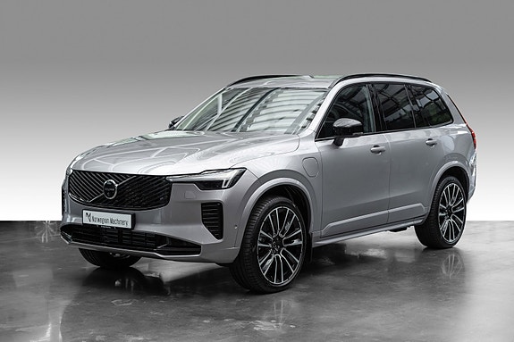 Volvo XC90 2 of 5