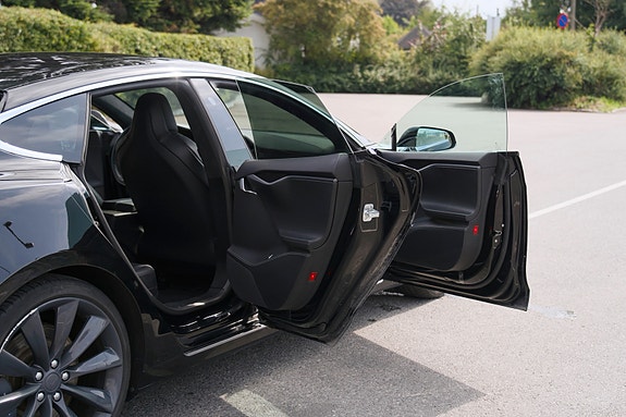 Tesla Model S 14 of 30