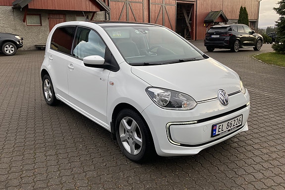 Volkswagen UP! 3 of 5