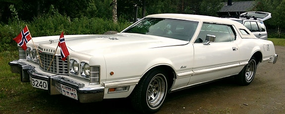 Ford Thunderbird 11 of 15