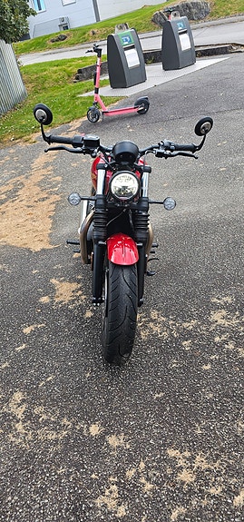Triumph Bonneville bobber 5 of 5