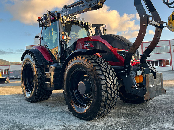 Valtra T235D RED EDITION KESLA 326T KRAN ALT UTSTYR 2021, kr 2 250 000,-