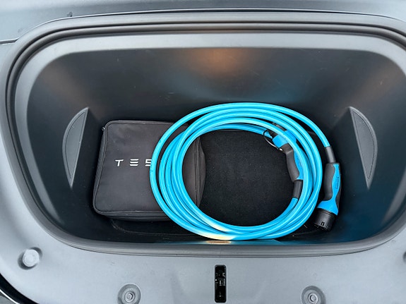 Tesla Model Y 21 of 24
