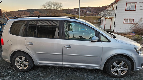 Volkswagen Touran 4 of 22
