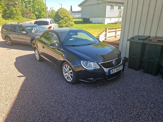 Volkswagen Eos 2 of 5