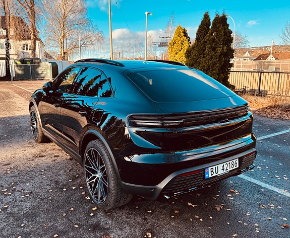 Porsche Macan 28 of 30