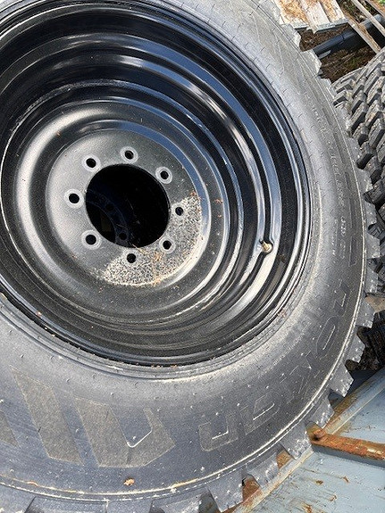 Nokian Hakkapelitta med pigg, svarte felger Valtra N4/5 serie 400/80-28 og 480/80-38, kr 110 000,-
