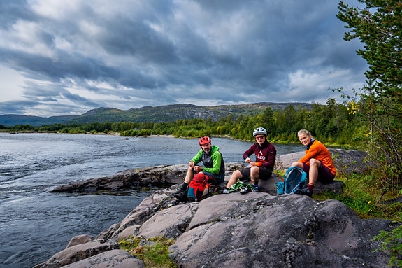 Ledelsen beskriver de ansatte som snille og gode mennesker som vil hverandre godt. De oppleves som arbeidsomme mennesker som tar ansvar og spiller hverandre god.