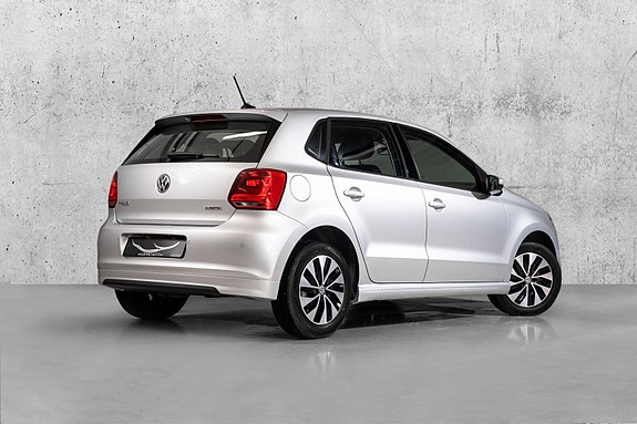 Volkswagen Polo 2 of 23