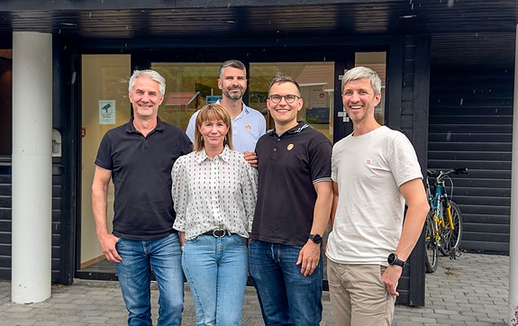 Dag Erik, Laila, Bjørn Erik, Stian og Karl Jørgen står klare til å ta i mot sin nye administrasjonsmedarbeider.