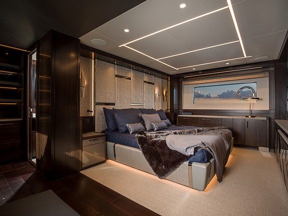 Sunseeker 88 Yacht 9 of 13