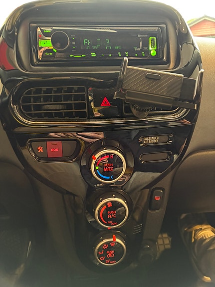 Peugeot iOn 9 of 12