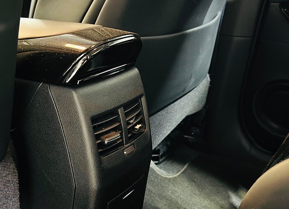 Toyota Mirai 17 of 30