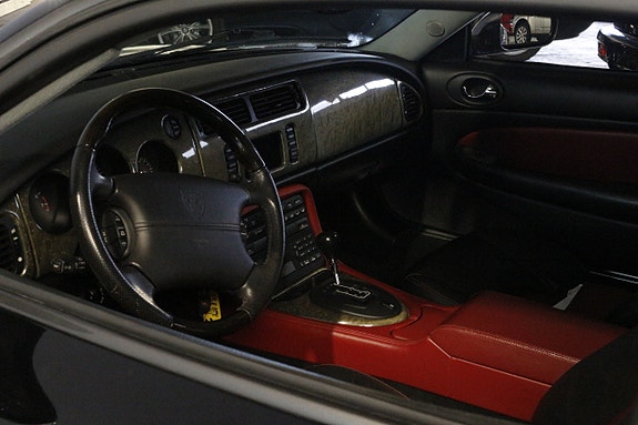 Jaguar XK 7 of 21