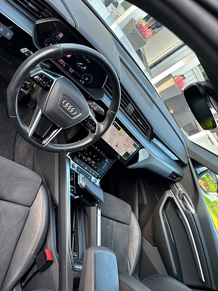 Audi e-tron 7 of 12