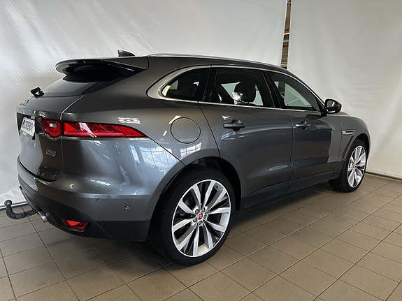 Jaguar F-PACE 8 of 28