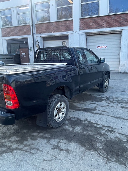 Toyota HiLux 7 of 8