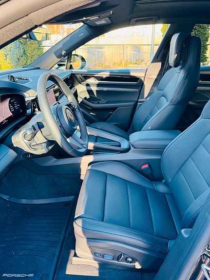 Porsche Macan 10 of 30