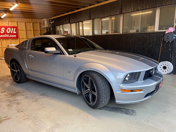 Ford Mustang 5 of 15