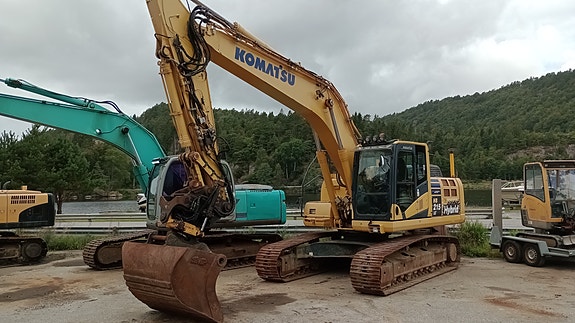 Komatsu HB215LC-2