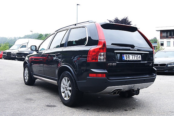 Volvo XC90 3 of 5