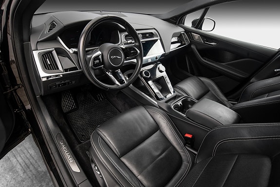 Jaguar I-PACE 10 of 30